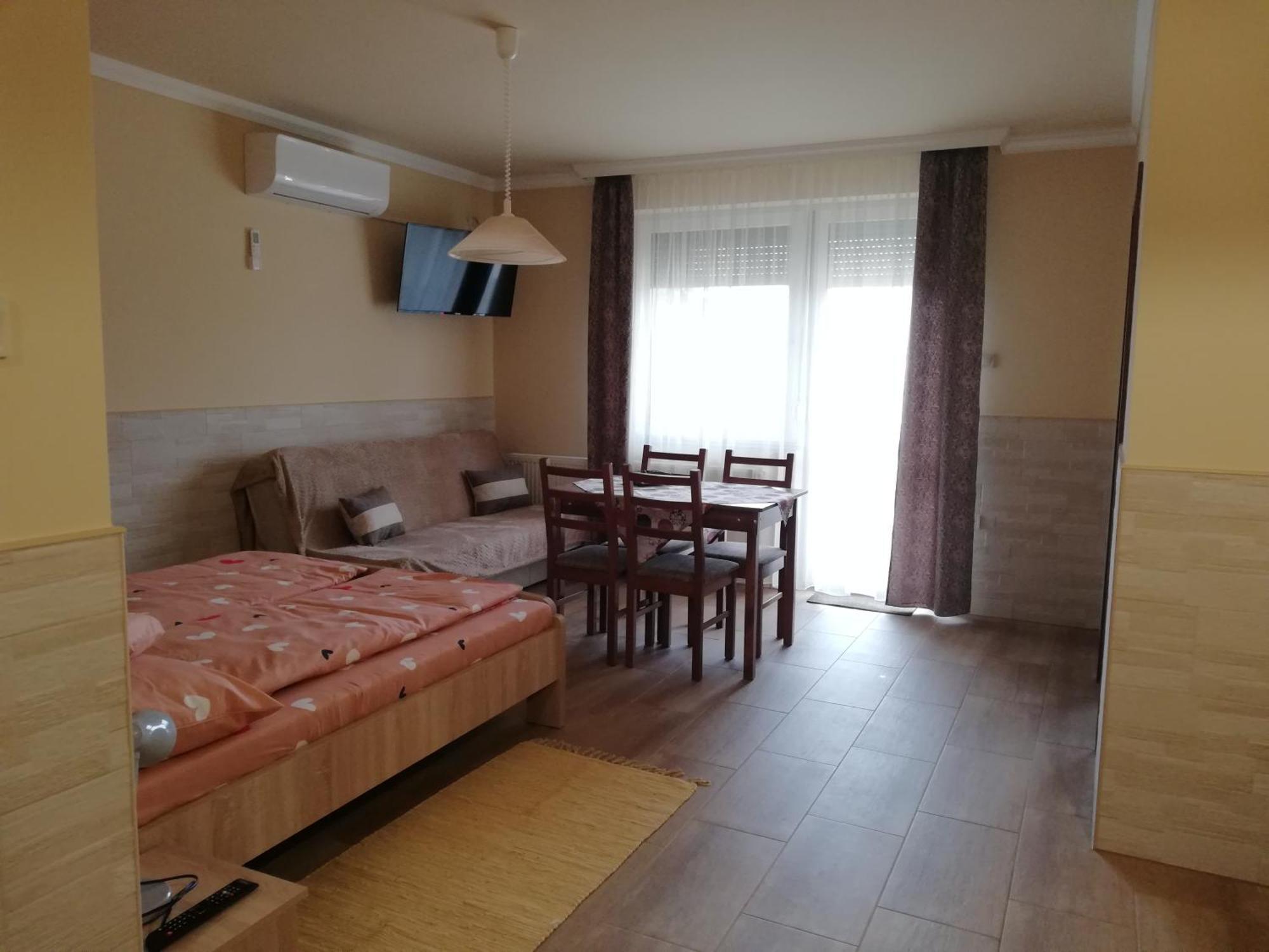 Imola Es Andrea Apartmanhaz 3 Хайдусобосло Экстерьер фото