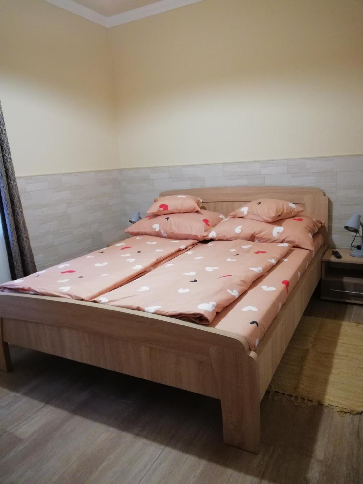 Imola Es Andrea Apartmanhaz 3 Хайдусобосло Экстерьер фото